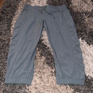 Athleta size 14 gym pants good cond side zippered pockets